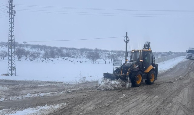 Köy yollarında yoğun kar mücadelesi sürüyor