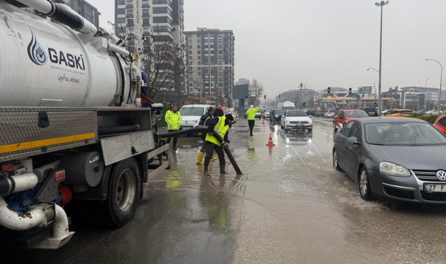 Sağanak Yağışta Tam Kadro Sahada