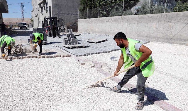 17 Ekip ile yol yapım ve onarım çalışmaları sürüyor