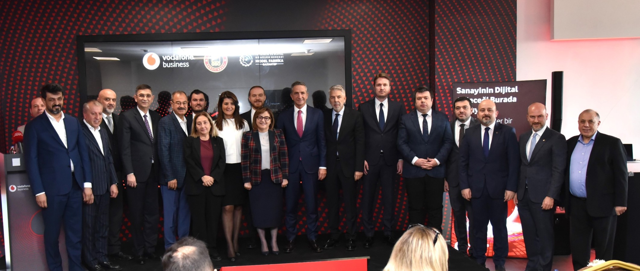 Vodafone ve Gaziantep model fabrika iş birliğinde kurulan yeni teknoloji merkezi bölge sanayisini geleceğe hazırlayacak