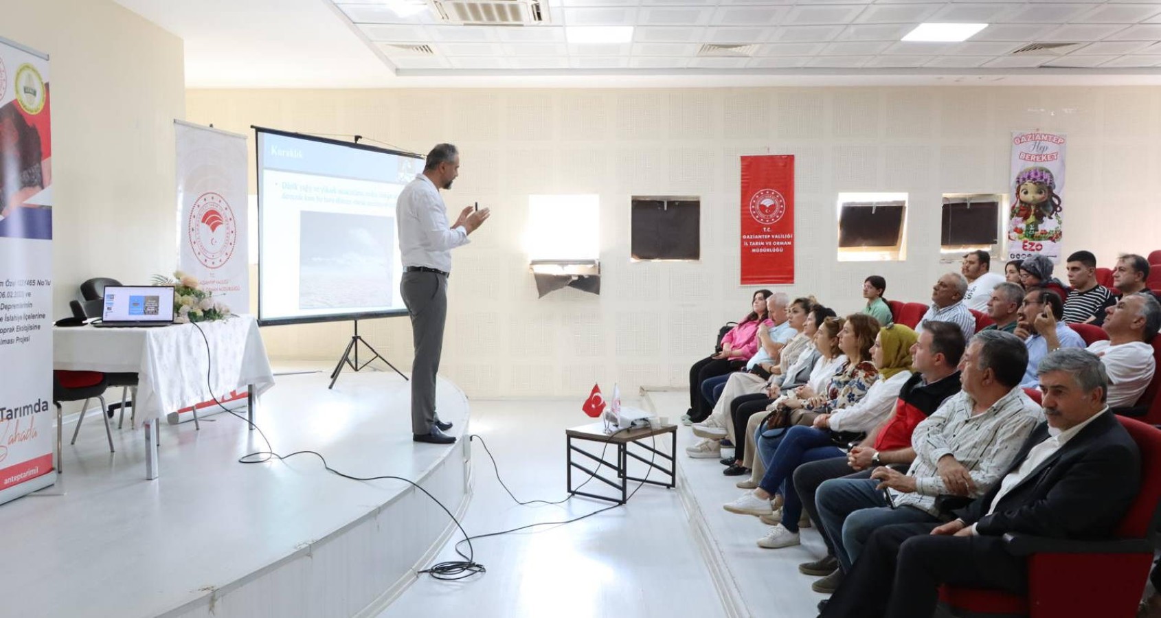 Üniversitede çiftçilere eğitim semineri;