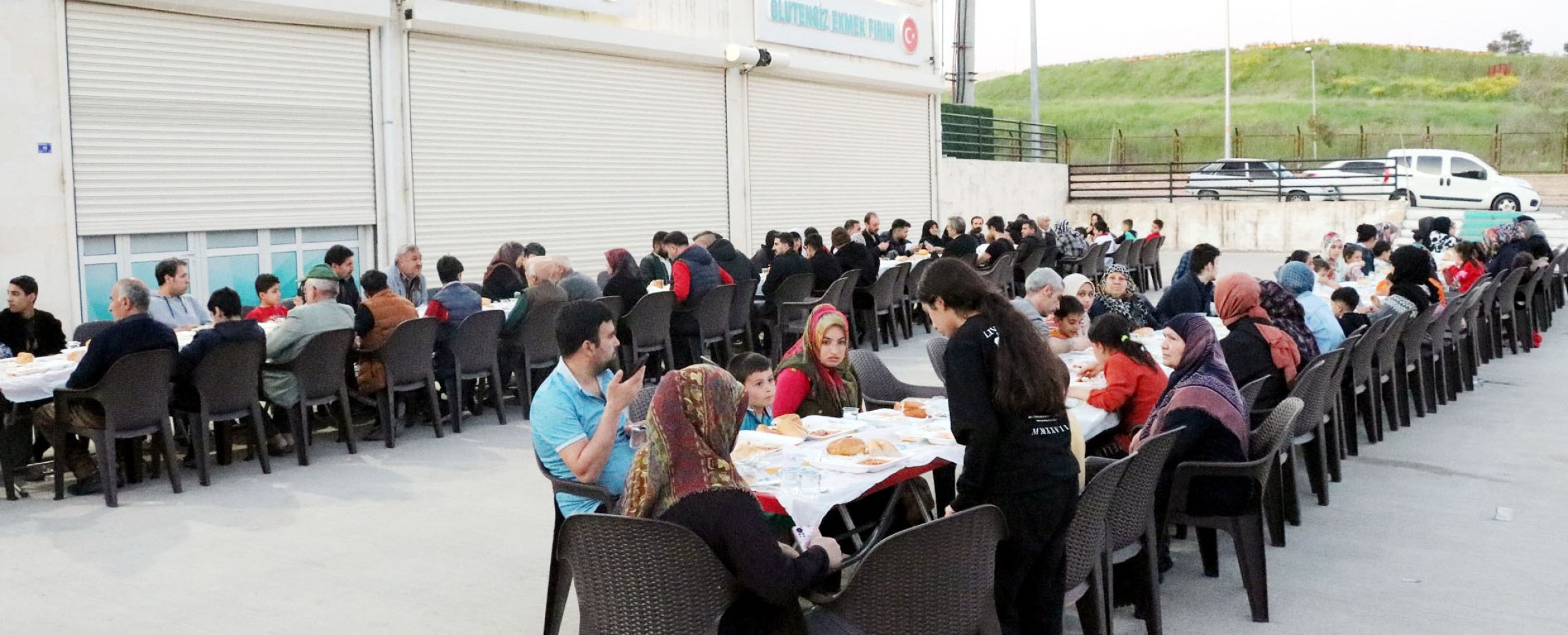Vatandaşlar iftar sofrasında buluşuyor