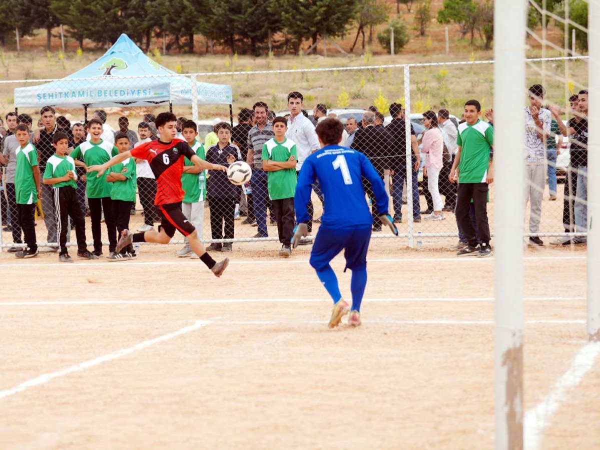Öğümsöğüt Mahallesine futbol sahası;