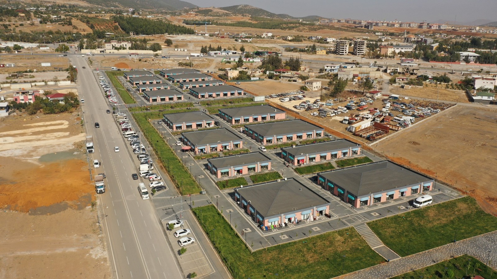 DEPREM'İN YARALARI SARILIYOR