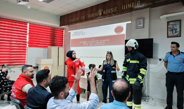 İşitme engellilere yangın söndürme eğitimi