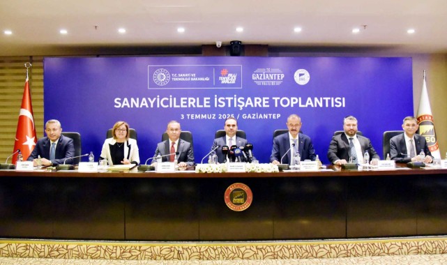 Bakan Kacır, sanayicilerle istişareye katıldı