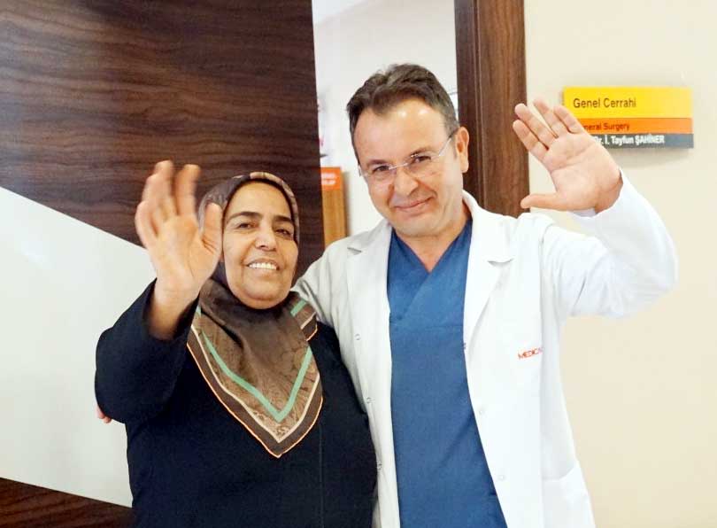Uyanık ameliyatla sağlığına kavuştu;