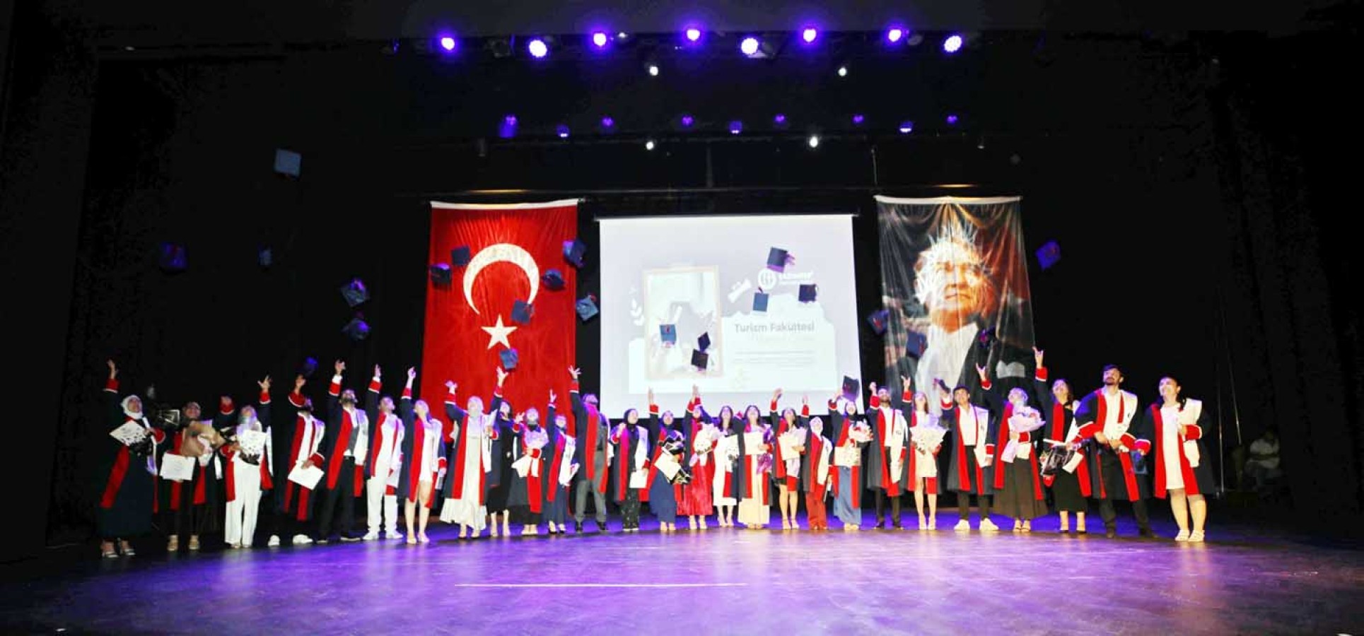 Turizm Fakültesi mezunlarını uğurladı;