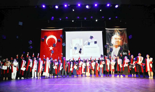 Turizm Fakültesi mezunlarını uğurladı