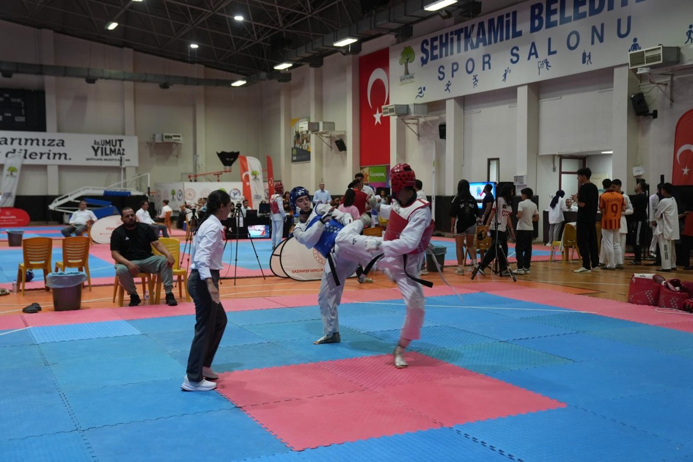 İller arası tekvando şampiyonası Şehitkamil’de yapıldı;
