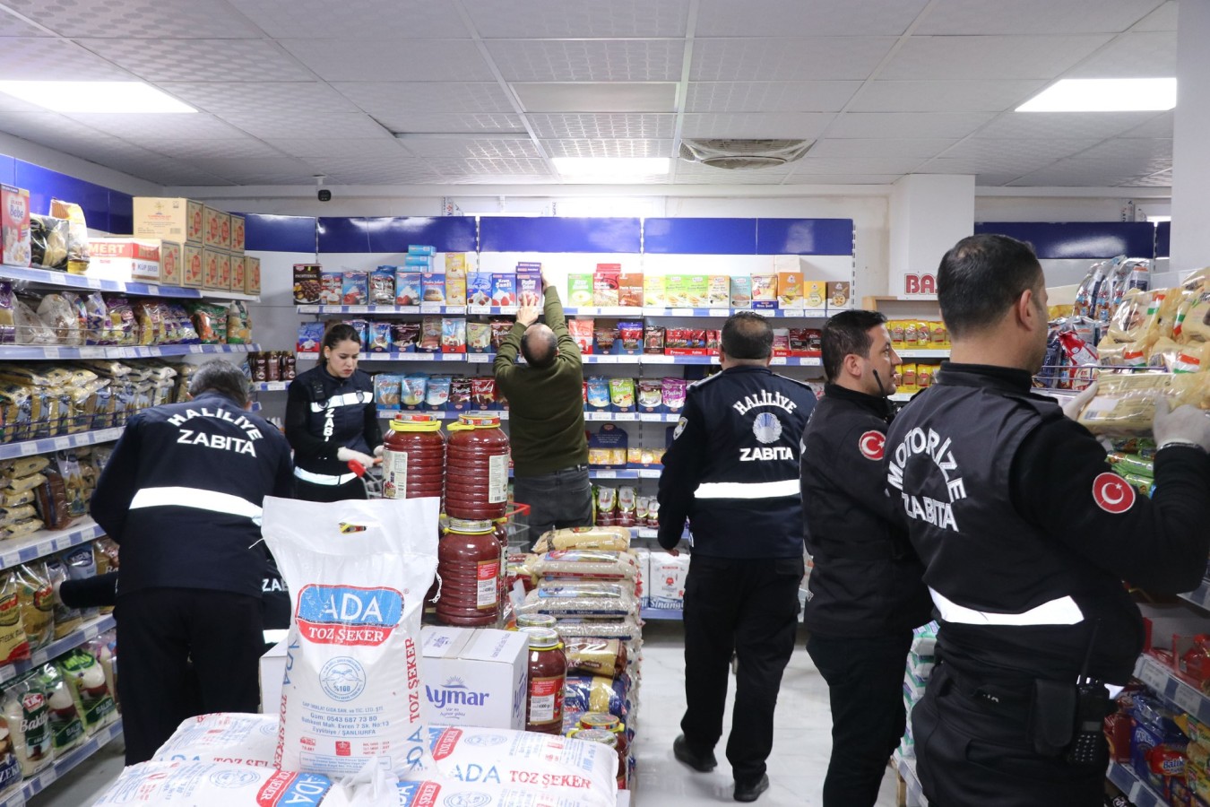 Başkandan zabıta personeline kutlama;