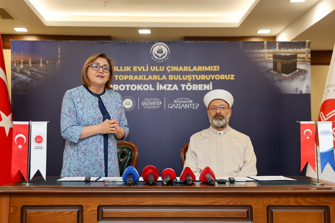 Umre başvurusuna 15 bin başvuru, ilk kafile yola çıkıyor;
