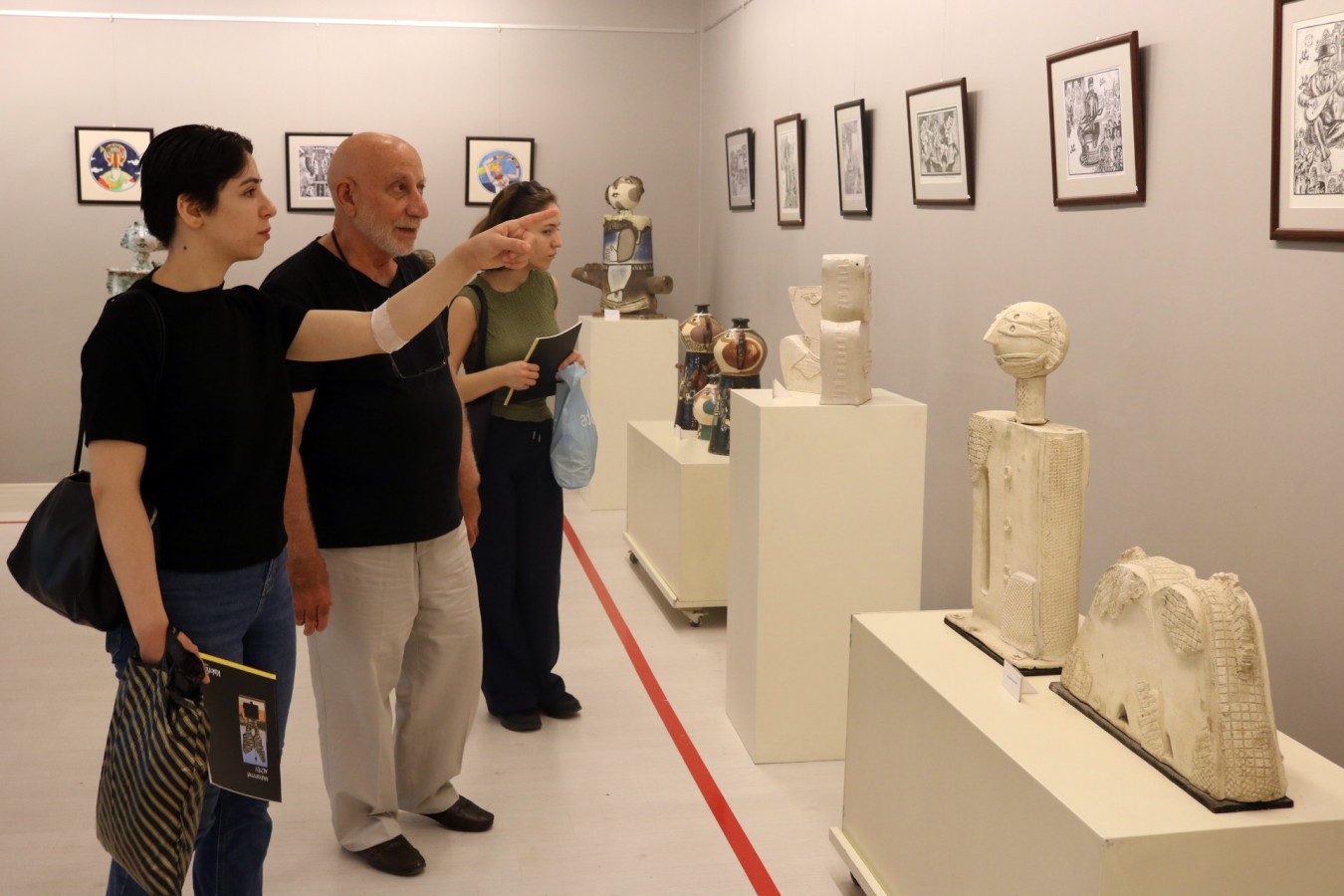 Ressam Aliyev’in sergisi açıldı;