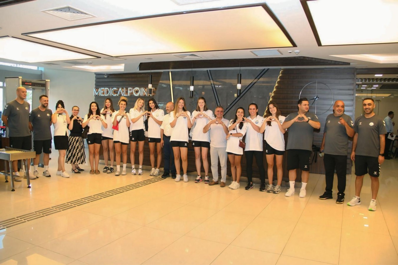 Merinos Voleybol’un sağlığı Medical Point’e emanet;