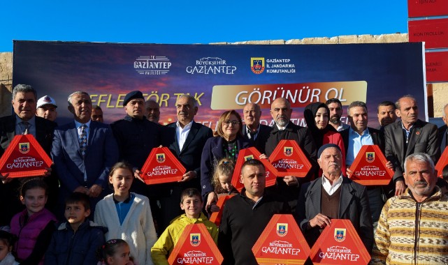 Reflektör Tak, Görünür Ol Projesinde İlk Dağıtım