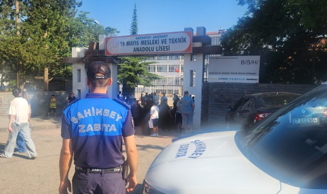 Zabıta Ekipleri LGS'de Öğrencilerin Yanında Oldu