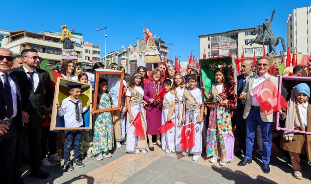 Festival coşkusu kortej ile sokaklara taşındı