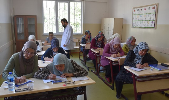 Şahinbey tesislerinde okuma yazma öğreniyorlar