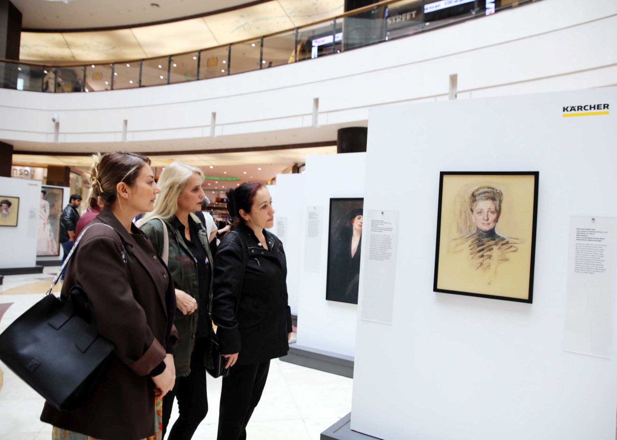 İlk kadın ressam sergisi açıldı