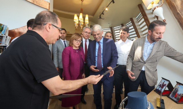 Fatma Şahin ve bakan yardımcısından GastroAntep sergi turu