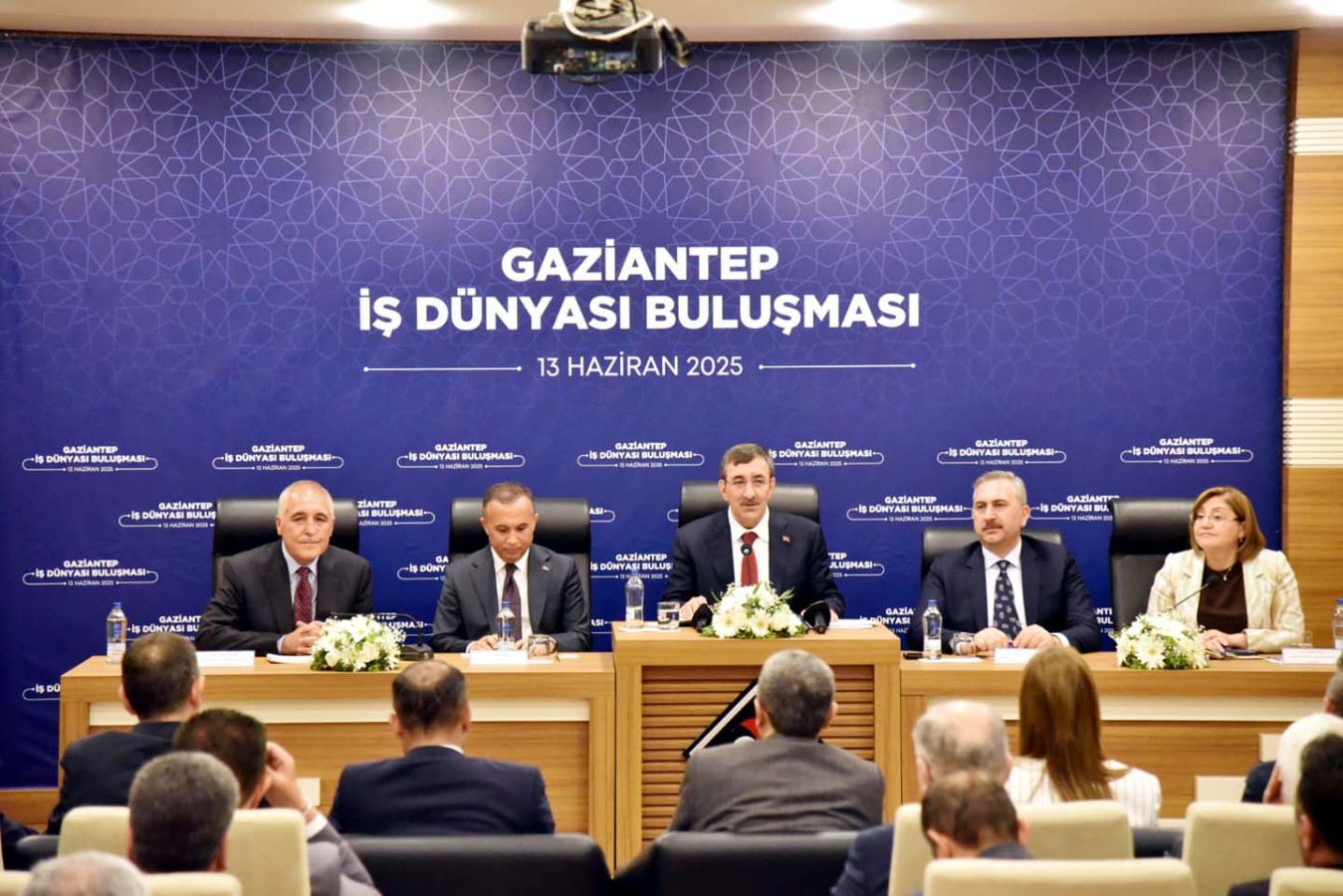 Adnan Ünverdi, iş dünyasının taleplerini Cevdet Yılmaz’a sundu;