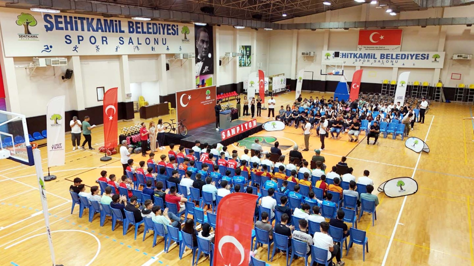 Başarılı sporcular ödüllendirildi