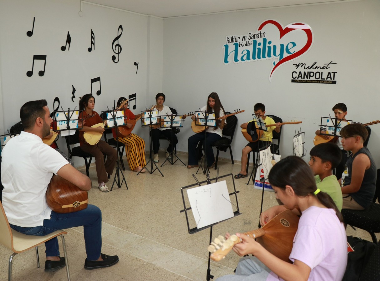 Çocuklar bağlamayla tanışıyor