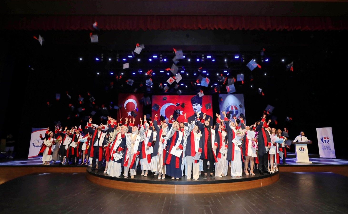 Hukuk Fakültesi mezunları uğurlandı;