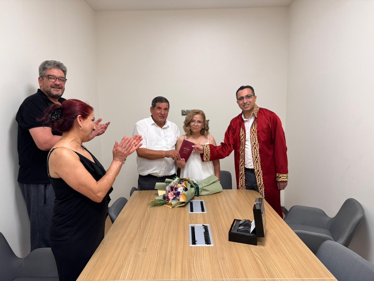 Eski eşler hastanede nikah masasına oturdu;