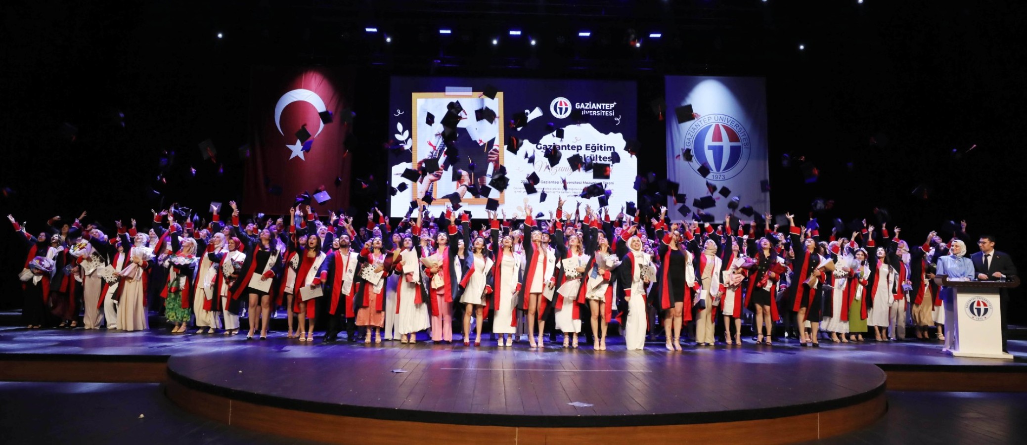 Eğitim Fakültesinde mezuniyet coşkusu;