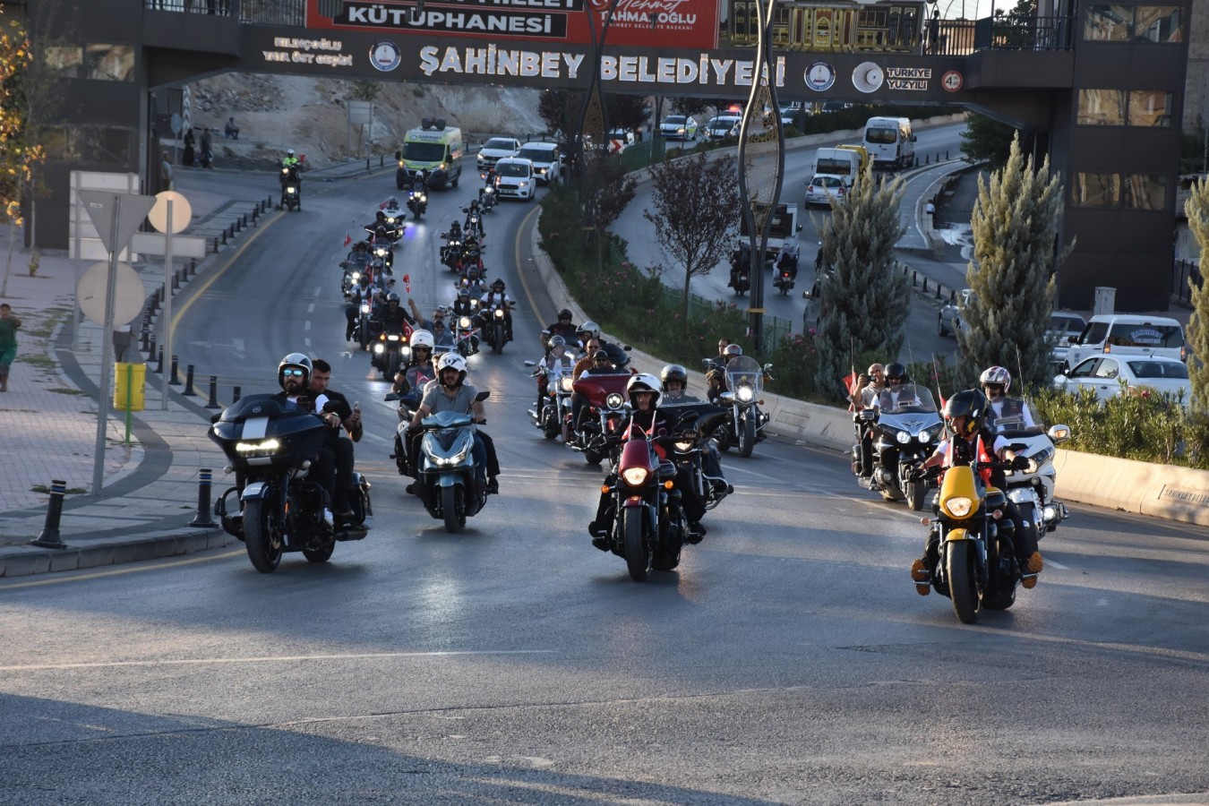 Tahmazoğlu ve motosiklet kulübü Gaziler için turladı