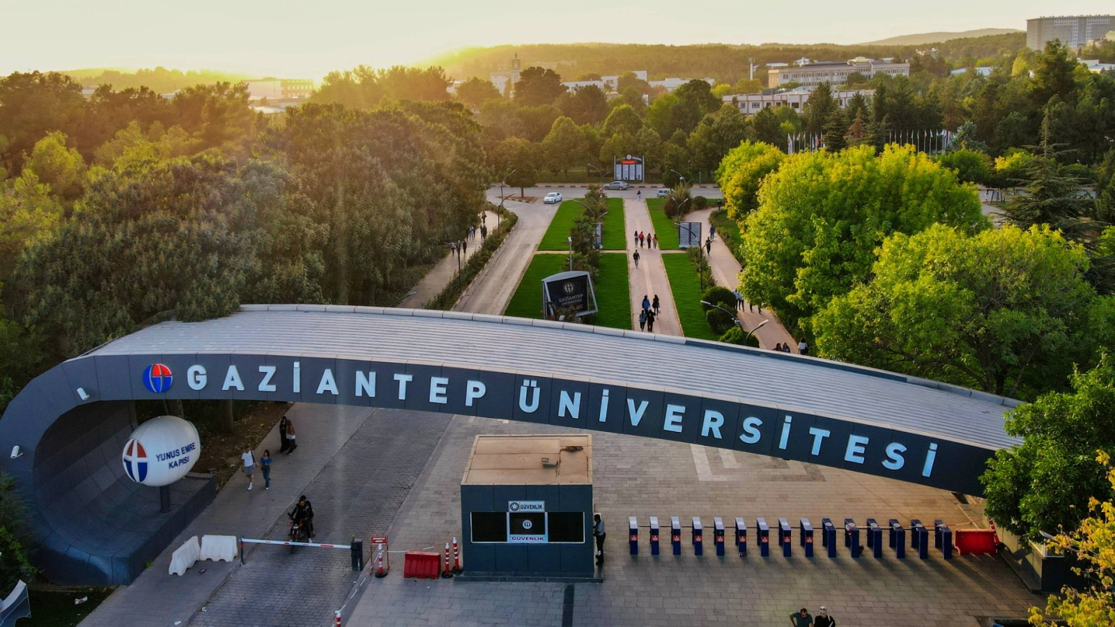 Gaziantep Üniversitesinin 17 öğretim üyesi dünyanın en etkili bilim insanları listesinde