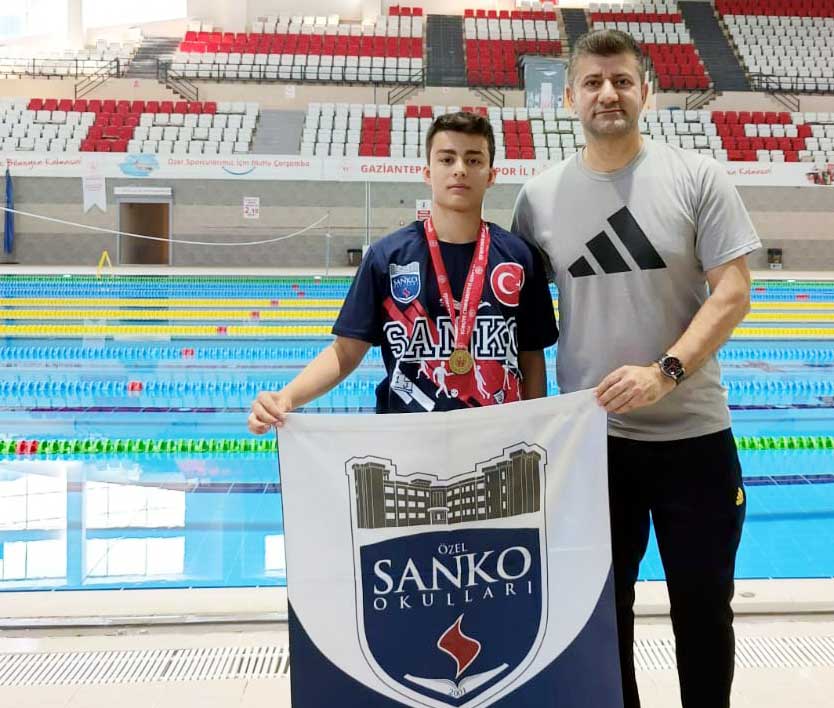 Sanko öğrencisi Furkan, yüzmede birinci oldu;