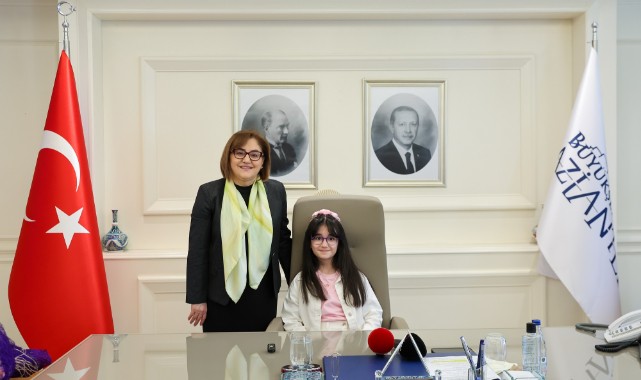 Başkan Şahin Makamını Minik Beren Özdemir'e Devretti