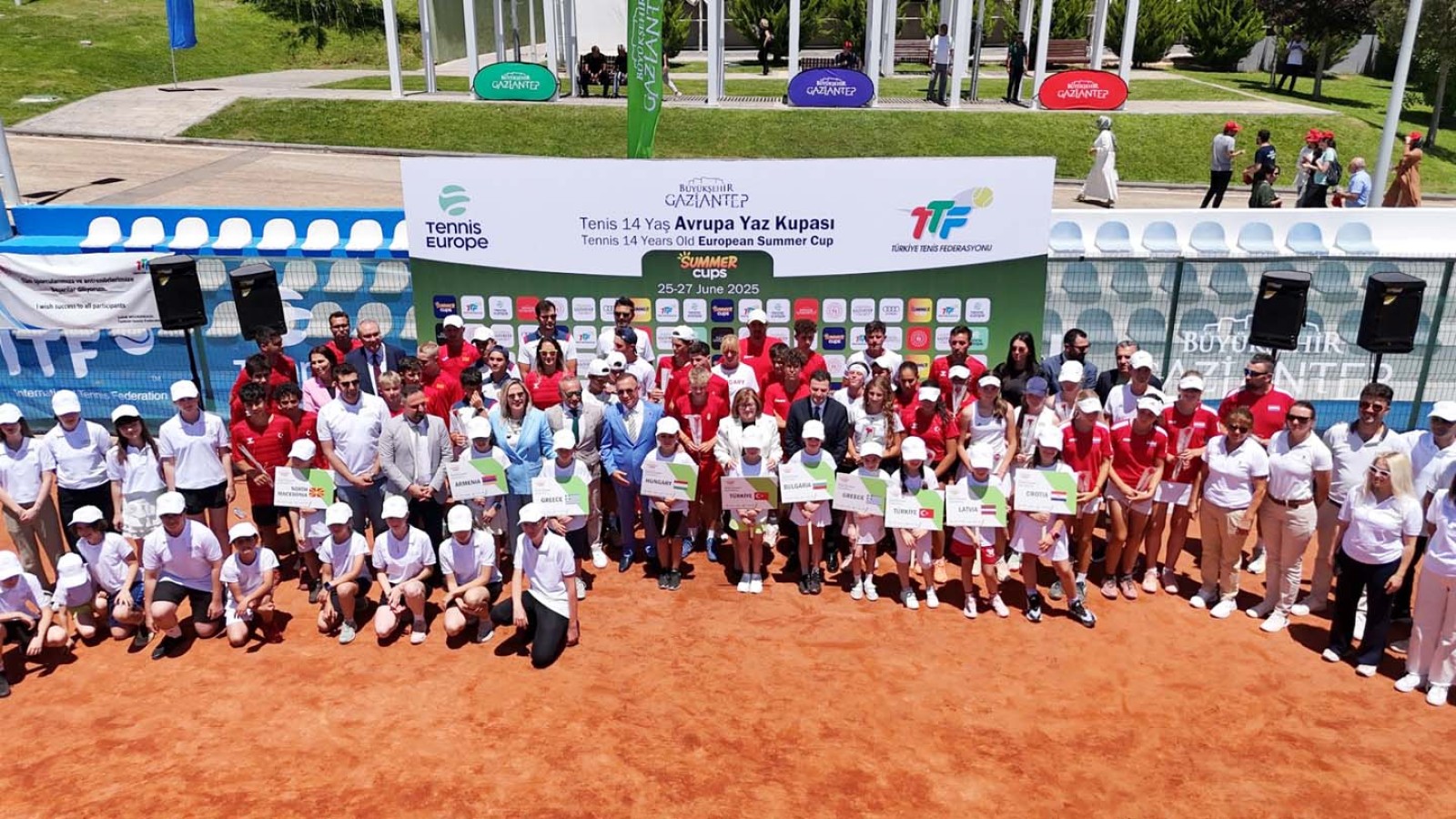 Uluslararası tenis turnuvası başladı