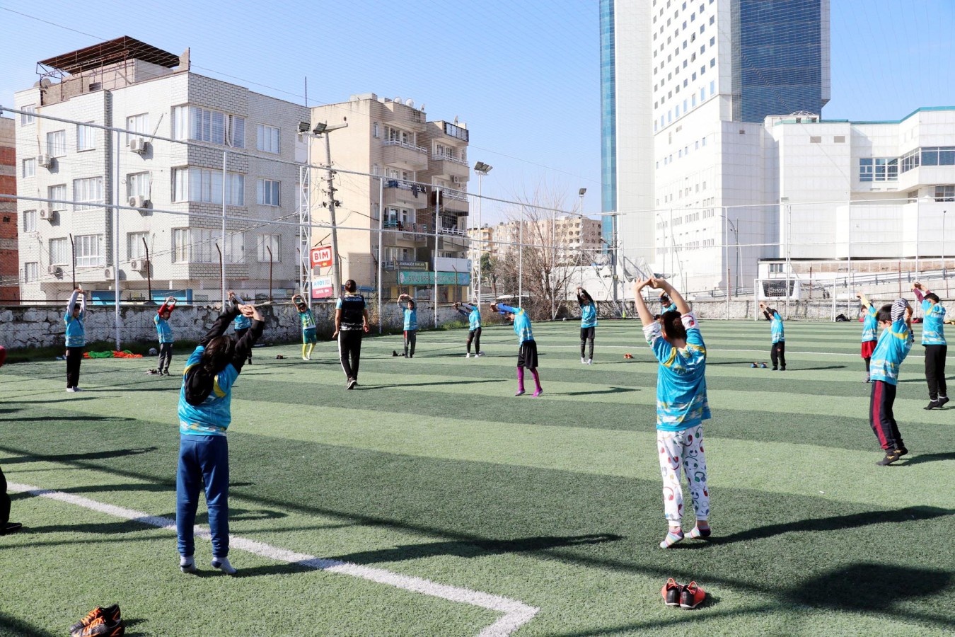 Futbol okulu miniklerin adresi oldu