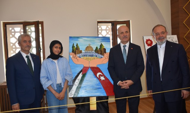 Filistinli Öğrencilerin Resimleri Millet Camiinde Sergileniyor
