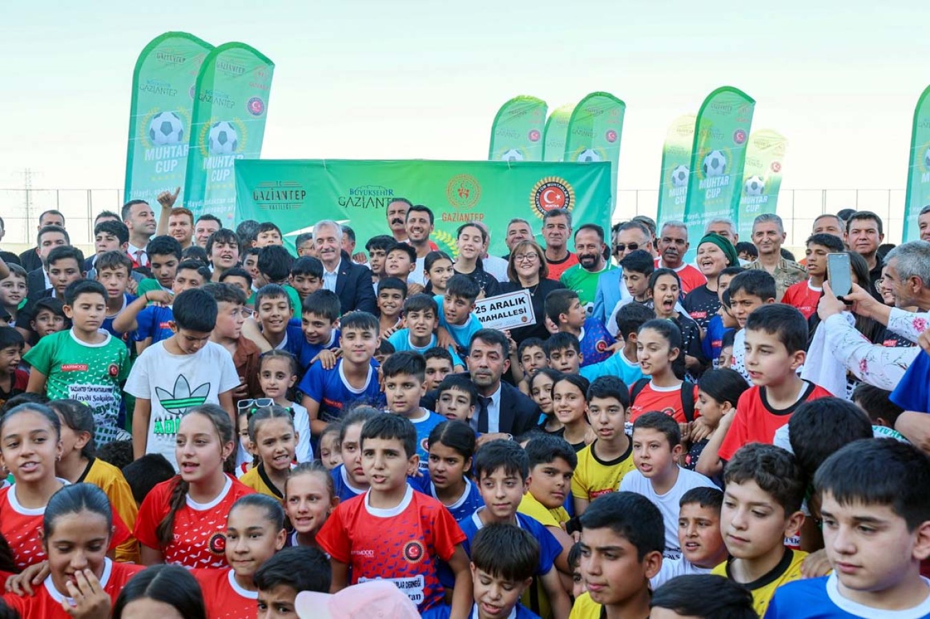420 çocuk sporla buluşuyor;