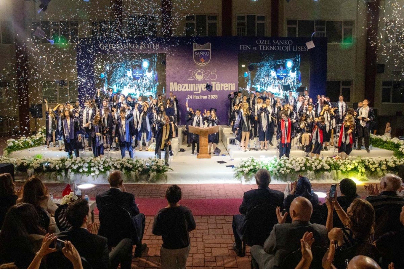 Sanko Okulları’nda mezuniyet heyecanı;