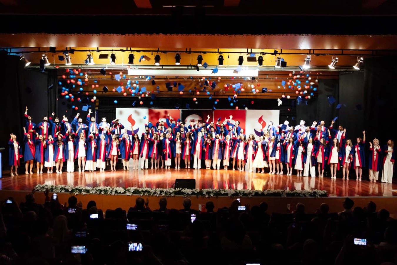 Sanko Üniversitesi Tıp Fakültesinde mezuniyet coşkusu;