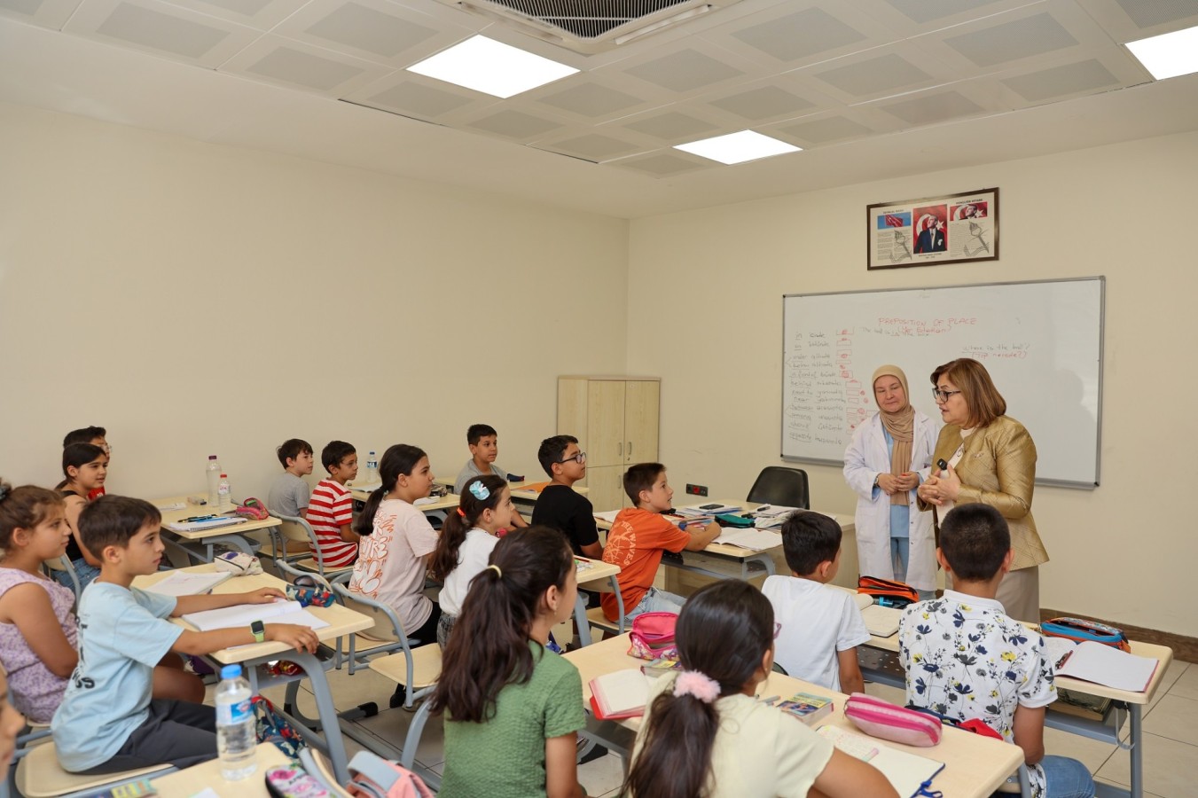 Fatma Şahin’den çocuklara ziyaret;