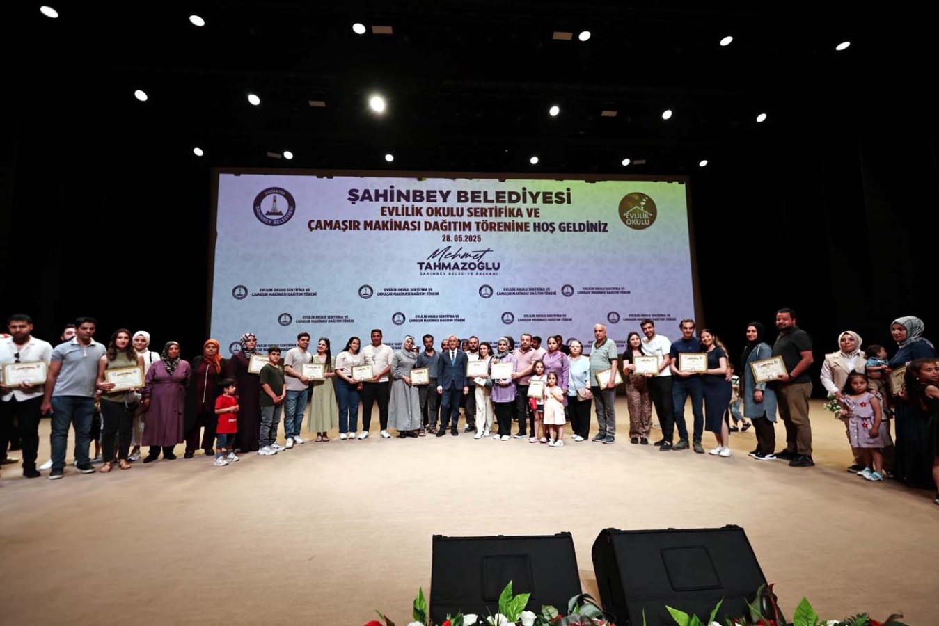 Evlilik Okulu’nda eğitim gören 1120 çifte daha sertifika;