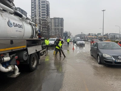 Sağanak Yağışta Tam Kadro Sahada