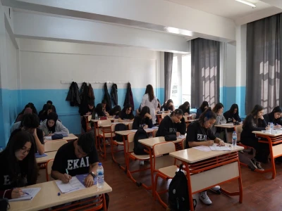12’nci Sınıflara Yabancı Dil Deneme Sınavı Yapıldı