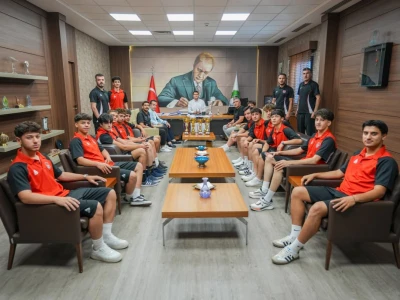 Başkan Yılmaz Şampiyonları Ağırladı