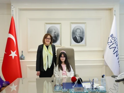 Başkan Şahin Makamını Minik Beren Özdemir'e Devretti