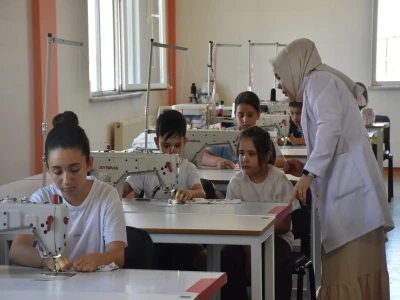 Şahinbey'de Minik Terziler İş Başında