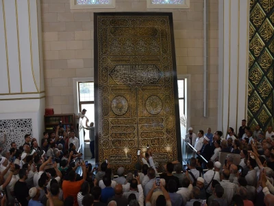 Kabe'nin Kapı Örtüsü Millet Cami ve Külliye'sinde Sergileniyor
